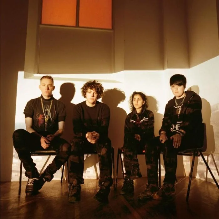 THE XX : LE TRIO INDIE POP QUI A REDÉFINI L'ÉLÉGANCE SONORE
