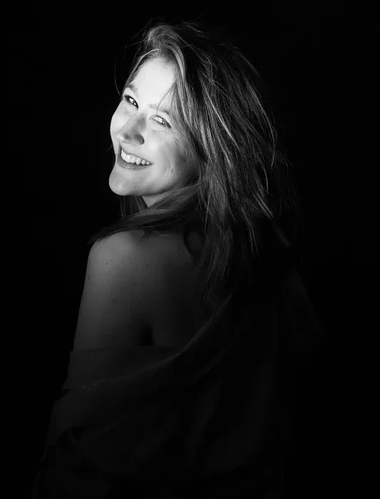 SOPHIE DE QUAY : UNE VOIX FÉMININE QUI A MARQUÉ LA SCÈNE FRANÇAISE