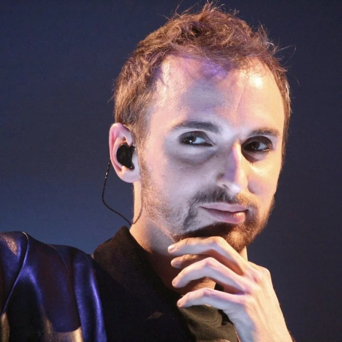 CHRISTOPHE WILLEM : LA VOIX POP QUI A MARQUÉ LA FRANCE