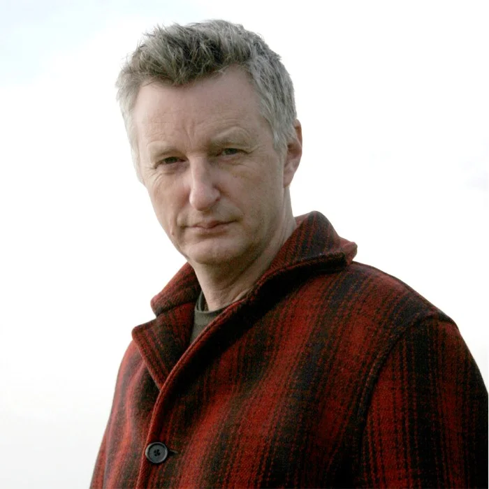 BIOGRAPHIE DE BILLY BRAGG : LE CHANTRE ENGAGÉ DU FOLK ROCK BRITANNIQUE
