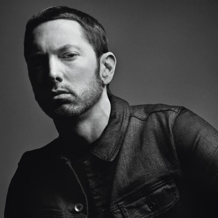 EMINEM : BIOGRAPHIE DU RAPPEUR LÉGENDAIRE DE DETROIT
