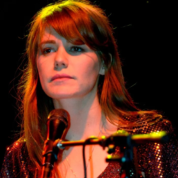 JENNY LEWIS : DE LAS VEGAS À LA SCÈNE INDIE ROCK