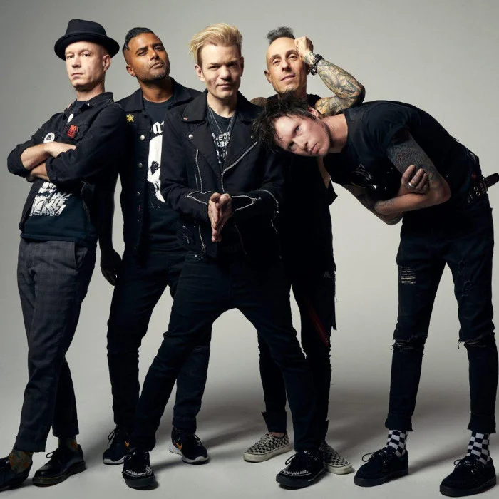 SUM 41 : LE GROUPE PUNK ROCK CANADIEN