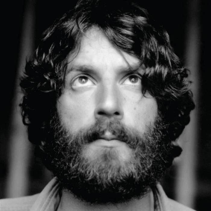 RAY LAMONTAGNE : LA VOIX INTEMPORELLE DU FOLK AMÉRICAIN
