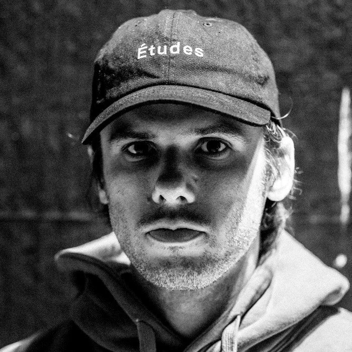 ORELSAN : LE RAPPEUR FRANÇAIS QUI A RÉINVENTÉ LE GENRE