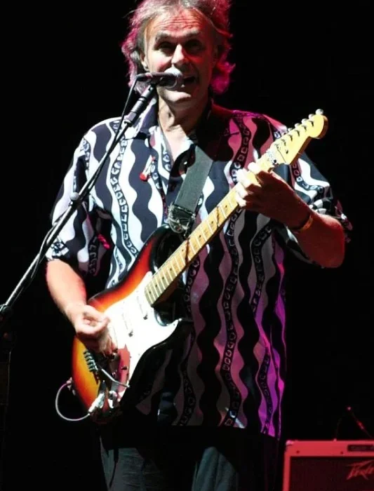 RICK FENN : LE GUITARISTE BRITANNIQUE QUI A MARQUÉ LE ROCK