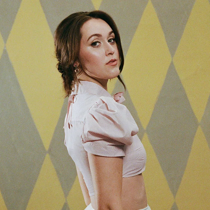 EM BEIHOLD : LA VOIX DOUCE DE LA POP AMÉRICAINE