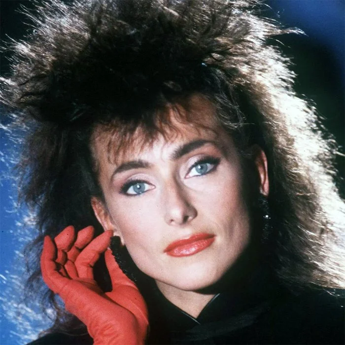 JULIE PIETRI : BIOGRAPHIE DE LA CHANTEUSE FRANÇAISE
