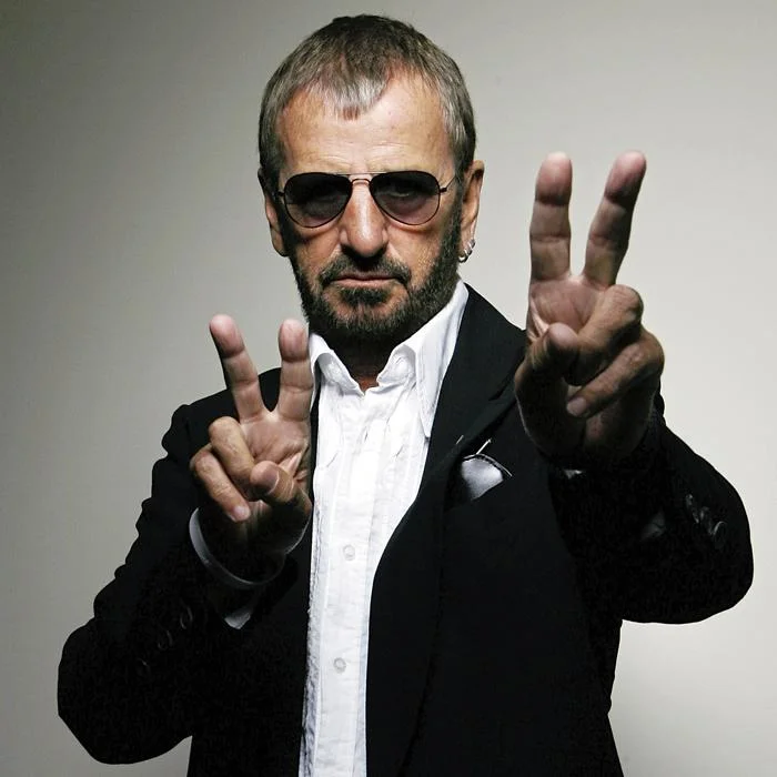 RINGO STARR : BIOGRAPHIE, CARRIÈRE ET HÉRITAGE DU BEATLE