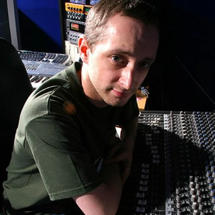 CALIBRE : BIOGRAPHIE DU MAÎTRE DE LA DRUM AND BASS