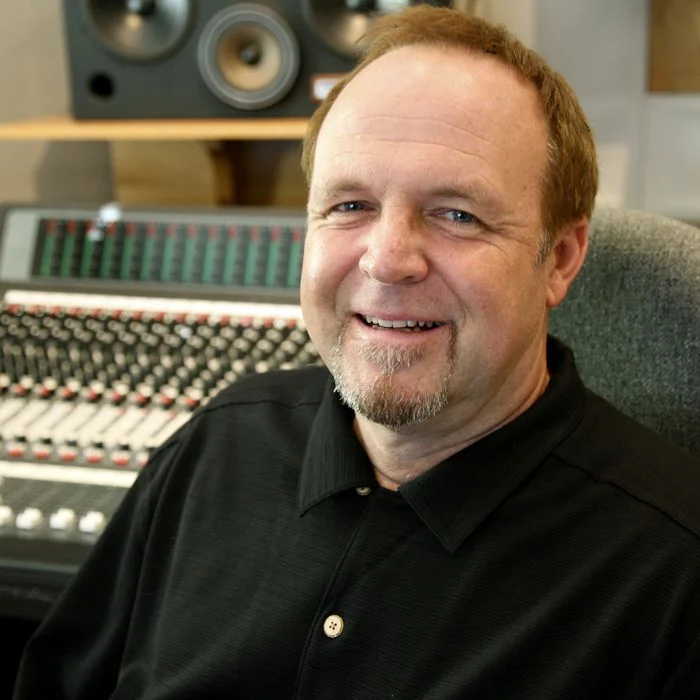 KEVIN KINER : LE COMPOSITEUR DE L'OMBRE ET DE LA LUMIÈRE