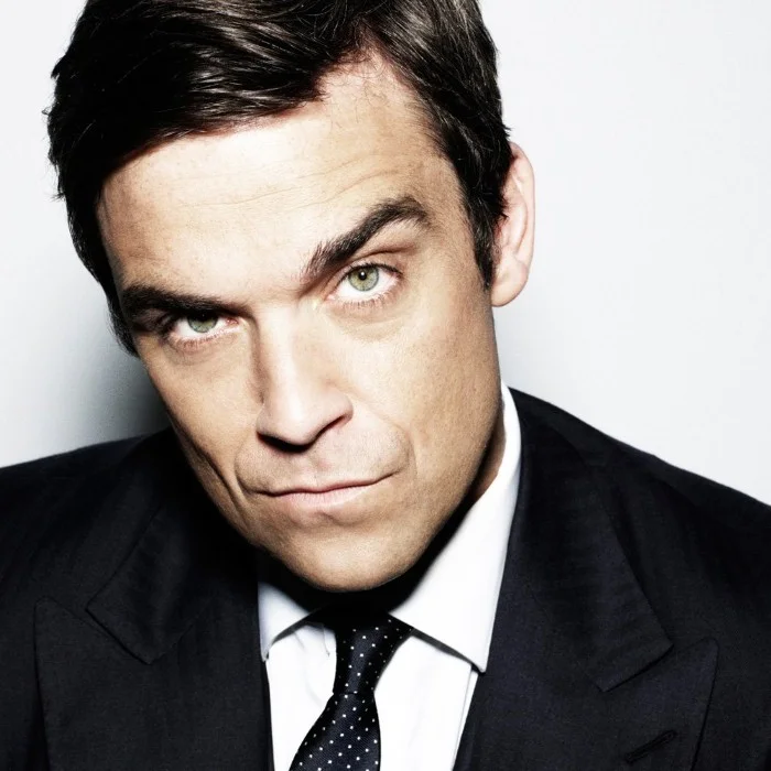 ROBBIE WILLIAMS : LA STAR MONDIALE DE LA POP BRITANNIQUE