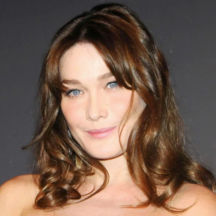 CARLA BRUNI : MANNEQUIN, CHANTEUSE ET PREMIÈRE DAME DE LA CHANSON FRANÇAISE