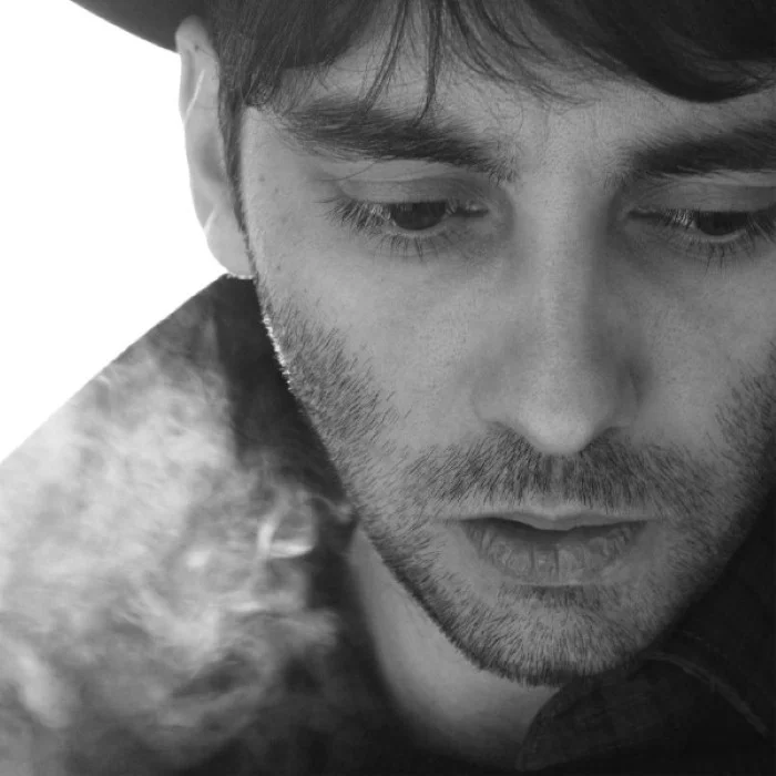 SAEZ : BIOGRAPHIE DU POÈTE ROCK ENGAGÉ