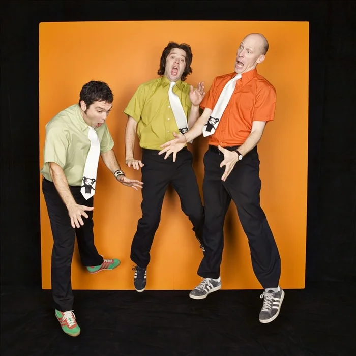 THE PRESIDENTS OF THE UNITED STATES OF AMERICA : LE TRIO ROCK DÉCALÉ DE SEATTLE