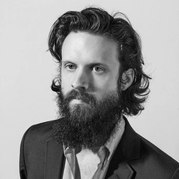 FATHER JOHN MISTY : BIOGRAPHIE DE L'ARTISTE FOLK ROCK AMÉRICAIN