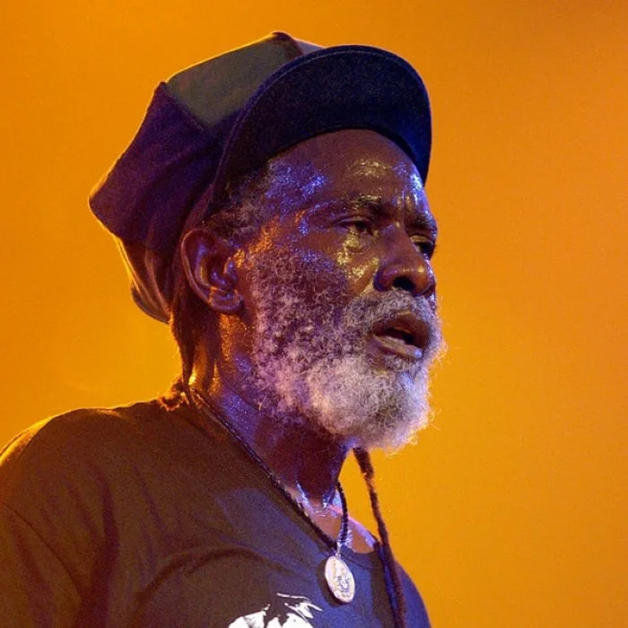 BURNING SPEAR : LÉGENDE DU ROOTS REGGAE JAMAÏCAIN