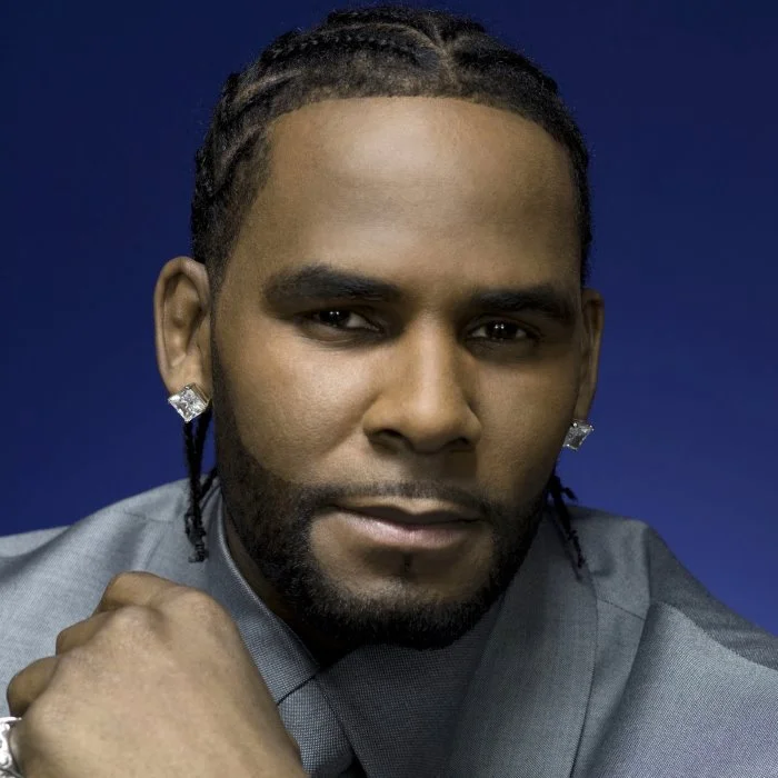 R. KELLY : LA MONTÉE ET LA CHUTE DU ROI DU R&B