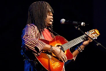 GEORGES MILTON, LE CHANTEUR AUX YEUX CLAIRS