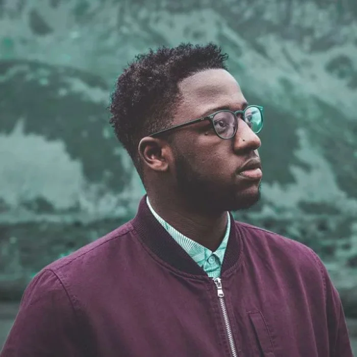 KELVIN JONES : TALENT BRITANNIQUE ENTRE POP ET GUITARE