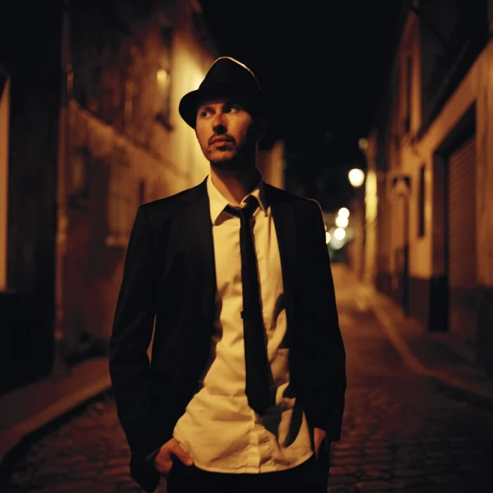 WAX TAILOR : DU DOWNTEMPO FRANÇAIS À LA SCÈNE INTERNATIONALE