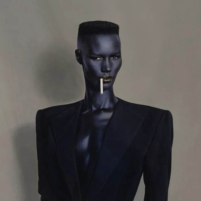 GRACE JONES : LA REINE ANDROGYNE DE LA NEW WAVE ET DU DISCO