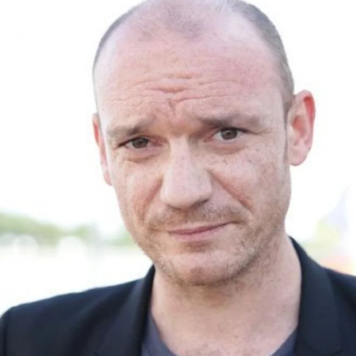 GAËTAN ROUSSEL : UN ARTISTE FRANÇAIS DE ROCK