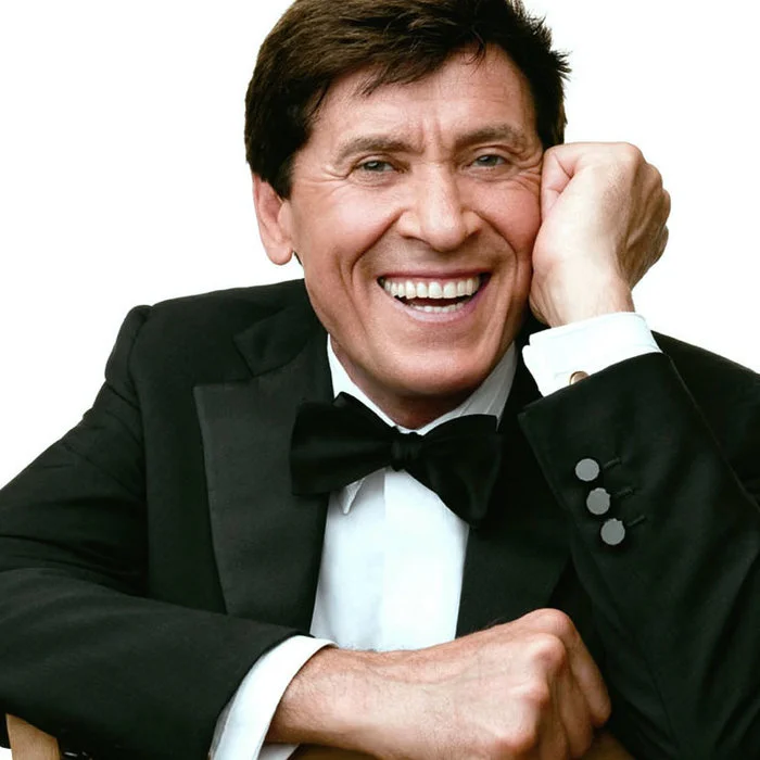 GIANNI MORANDI : LA VOIX INTEMPORELLE DE LA POP ITALIENNE