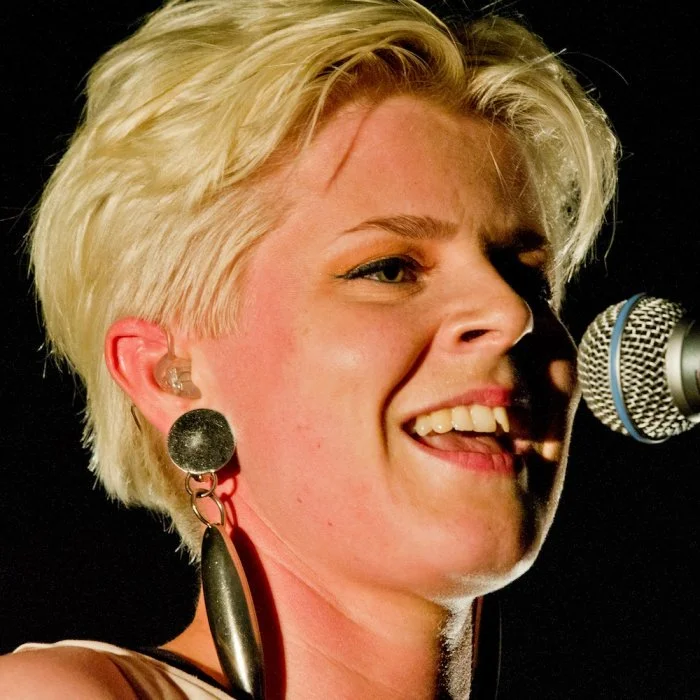 ROBYN : LA REINE DE LA DANCE-POP SUÉDOISE