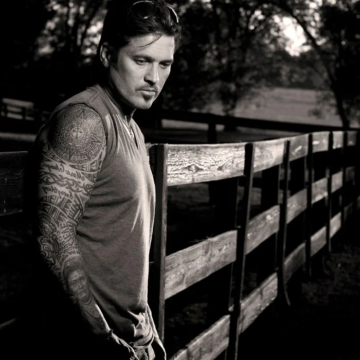BILLY RAY CYRUS : LA VOIX DE LA COUNTRY AMÉRICAINE