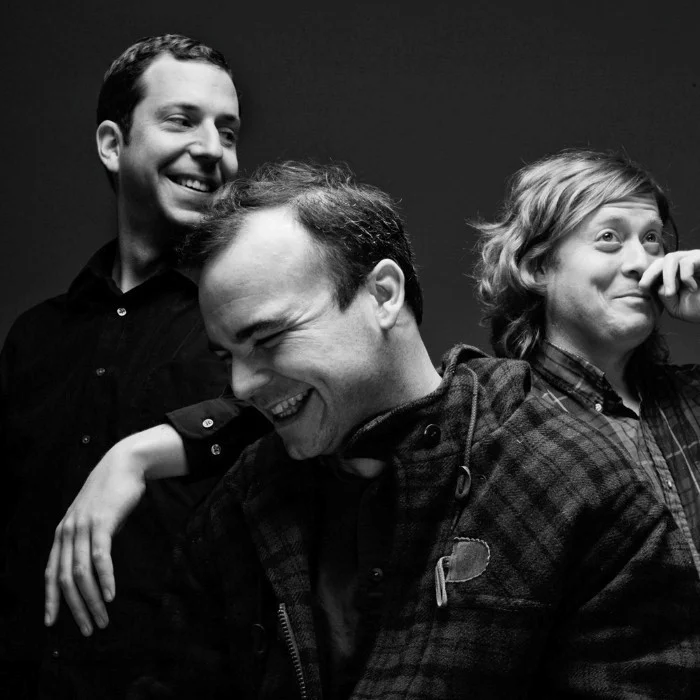 FUTURE ISLANDS : LA SYNTH-POP ÉMOTIVE QUI A CONQUIS LE MONDE