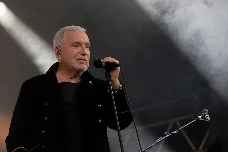 MICHELE BERNARD : UNE VOIX ENGAGEE DE LA CHANSON FRANCAISE