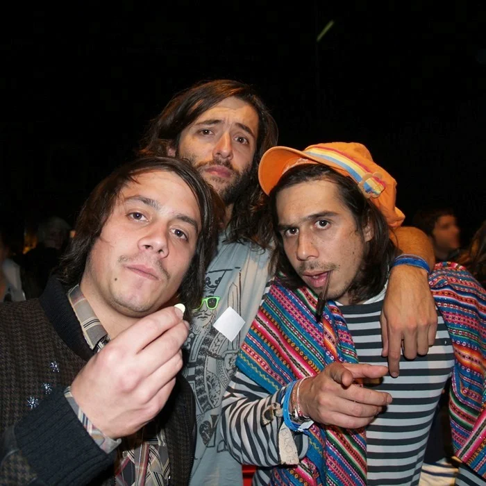 NAIVE NEW BEATERS : LA FUSION POP RAP QUI A SECOUÉ LA FRANCE