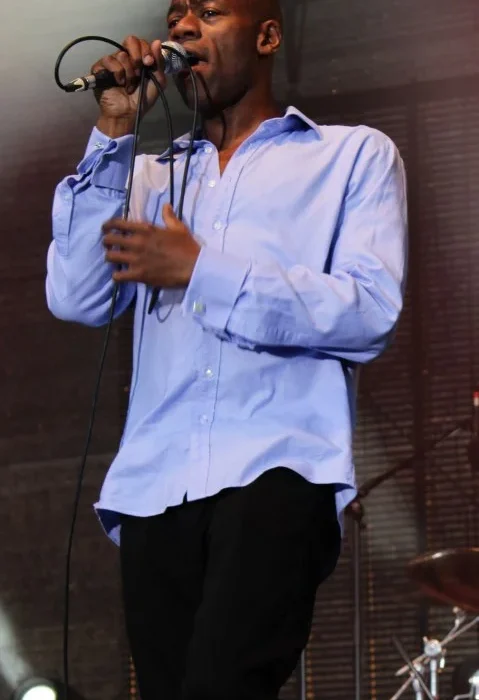 ANDREW ROACHFORD : LA VOIX SOUL BRITANNIQUE QUI A CONQUIS LE MONDE