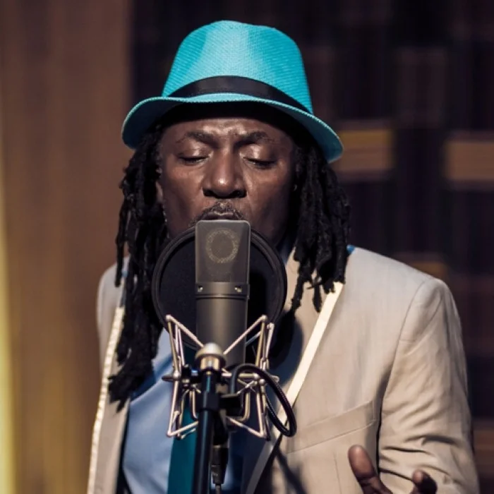 ALPHA BLONDY : LE REGGAE IVOIRIEN À LA CONQUÊTE DU MONDE