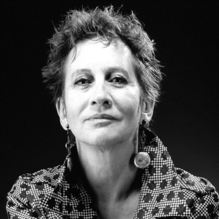 CAROLINE LOEB : BIOGRAPHIE DE L'INTERPRÈTE DE "C'EST LA OUATE"