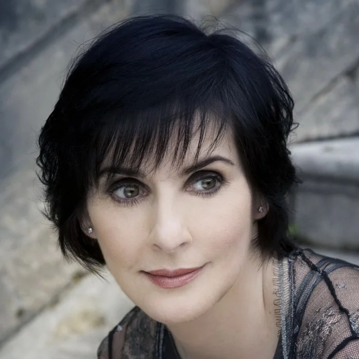 ENYA : LA REINE DU NEW AGE CELTIQUE, BIOGRAPHIE