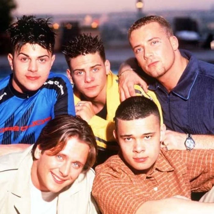 FIVE : L'HISTOIRE DU BOY BAND BRITANNIQUE DES ANNÉES 90