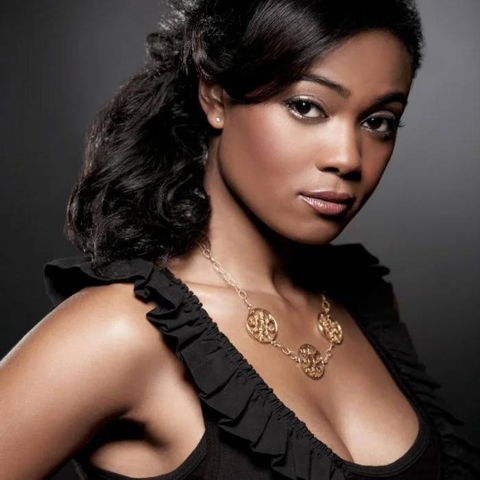 TATYANA ALI : UNE ÉTOILE POLYVALENTE ENTRE MUSIQUE ET CINÉMA