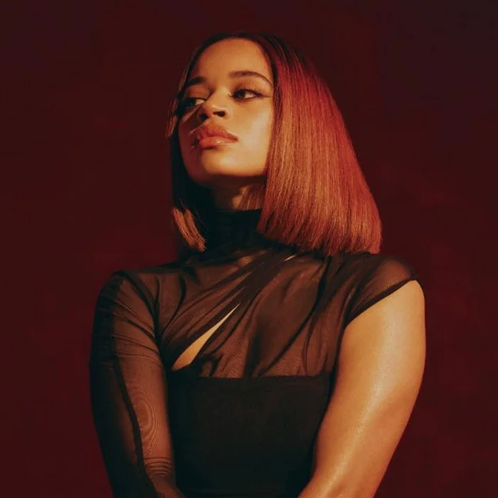 ELLA MAI : LA VOIX ANGLAISE DU R&B CONTEMPORAIN