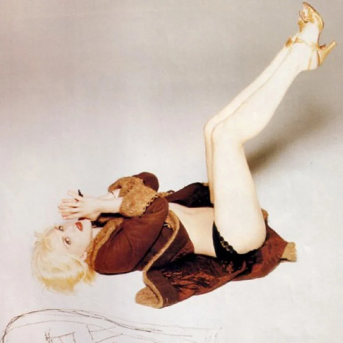 COURTNEY LOVE : ICÔNE ROCK ET FEMME DE SCÈNE