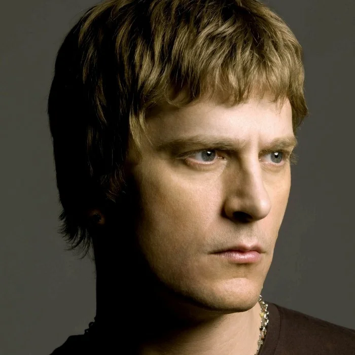 ROB THOMAS : LA VOIX DE MATCHBOX TWENTY ET SA CARRIÈRE SOLO