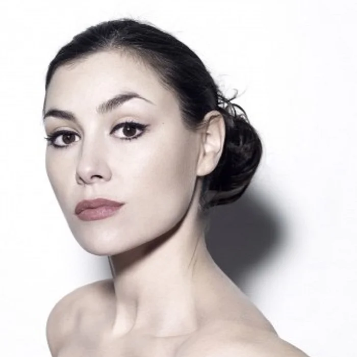 OLIVIA RUIZ : LA FÉE CARCASSONNAISE DE LA CHANSON FRANÇAISE