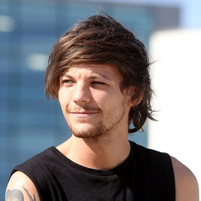 LOUIS TOMLINSON : DE DONCASTER À LA SCÈNE MONDIALE