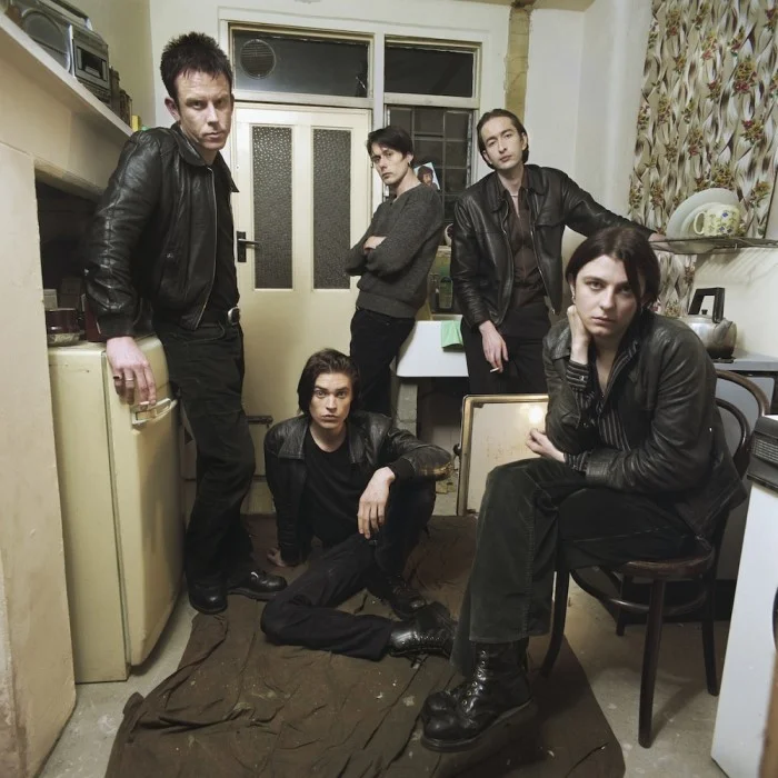 SUEDE : LE GLAM ROCK BRITANNIQUE QUI A MARQUÉ LES ANNÉES 90