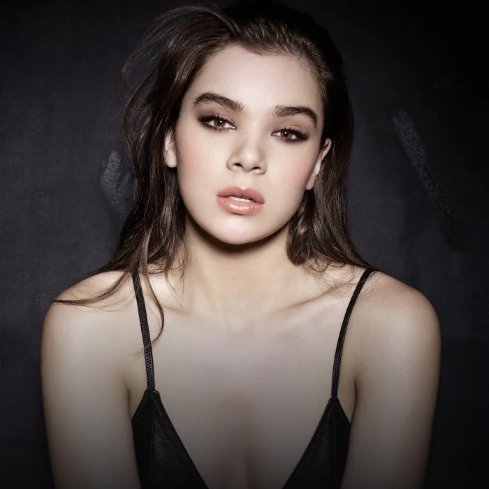 HAILEE STEINFELD : LA REINE DE LA DANCE-POP AMÉRICAINE