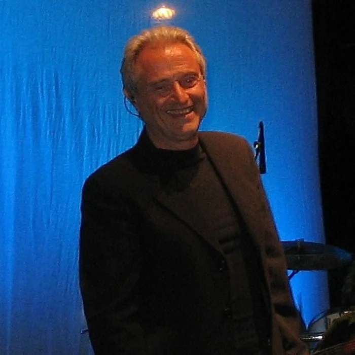 AMEDEO MINGHI : CHANTEUR ITALIEN ET MAÎTRE DE LA CHANSON ROMAINE