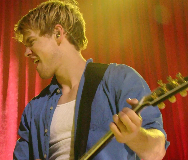 CHORD OVERSTREET : L'ÉTOILE DE GLEE AU CŒUR DE NASHVILLE