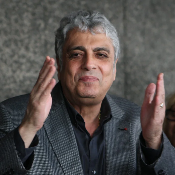 ENRICO MACIAS : BIOGRAPHIE DU CHANTEUR DE LA CHANSON FRANÇAISE