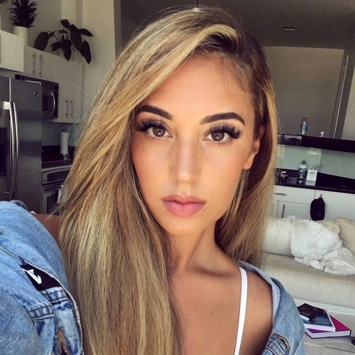 ALINA BARAZ : LA VOIX ENVOÛTANTE DE L'ALTERNATIVE R&B